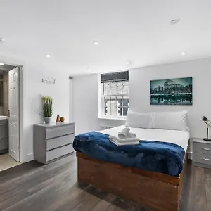 Queens Place - 3 Bedroom Apartment