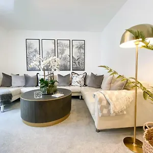 Host & - The Charles Street House Holiday home
